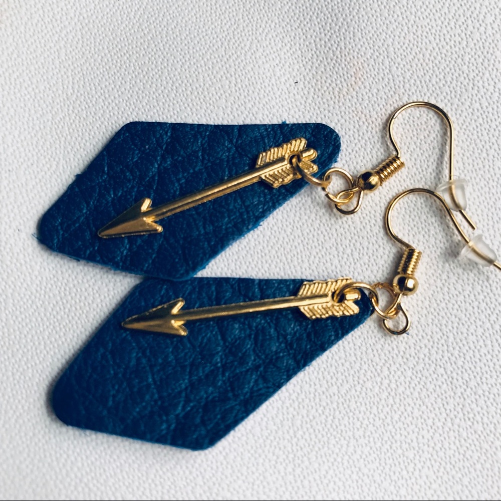 Blue leather arrow accent earrings - Picture 3 of 7
